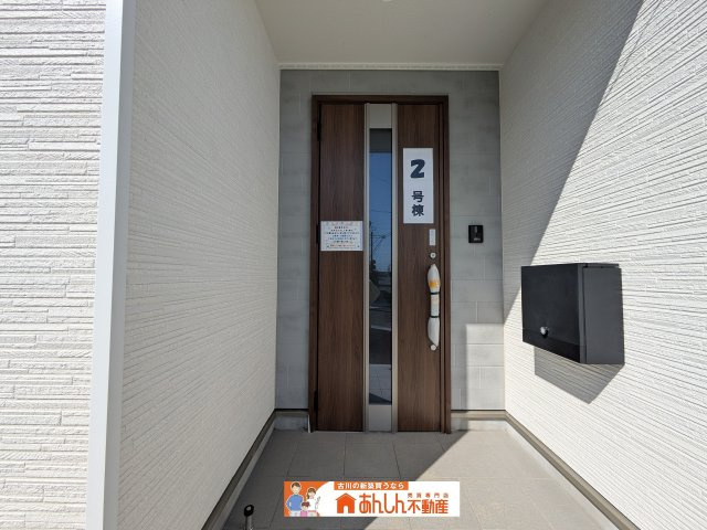 【玄関】 | ＼ラ ス ト２棟！／涌谷町下町全３棟　２号棟 | 玄関は電子キーを採用しています　インターホン付き