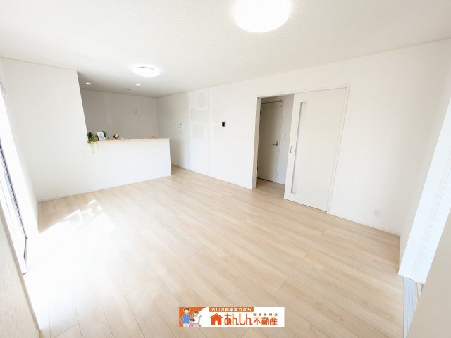 【居間・リビング】 | ＼新 価 格！／涌谷町下町全３棟　３号棟 | LDK16帖
