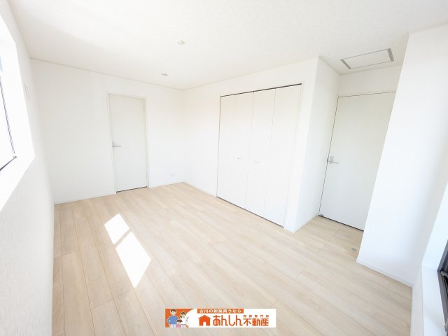 【洋室】 | ＼新 価 格！／涌谷町下町全３棟　３号棟 | 2階洋室8帖　2帖のWIC付