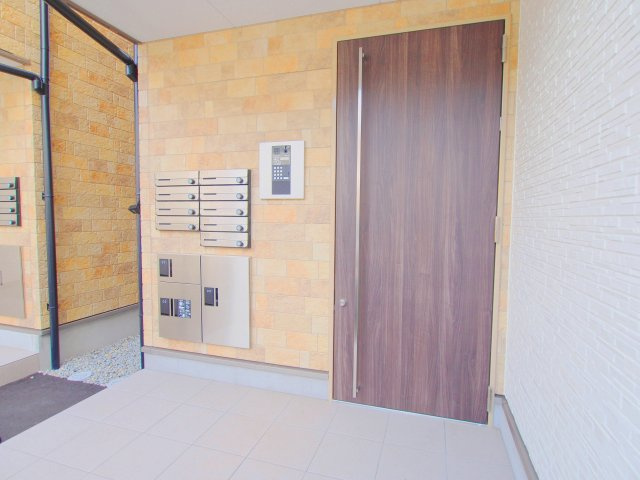 アドバンス矢野西　A棟のエントランス