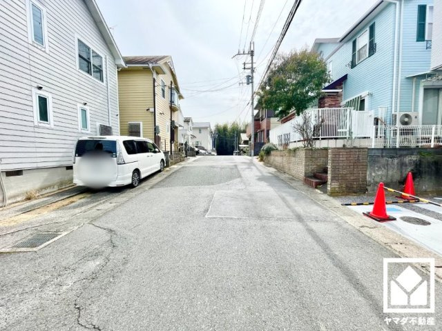 大津市一里山６丁目　1期　1号地の前面道路含む現地写真