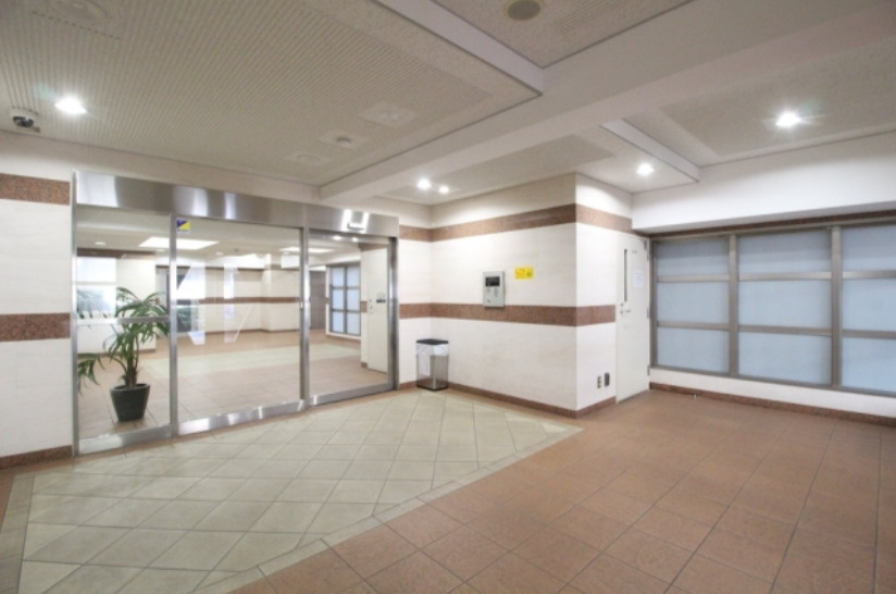 千代田区神田多町２丁目の賃貸マンションのエントランス