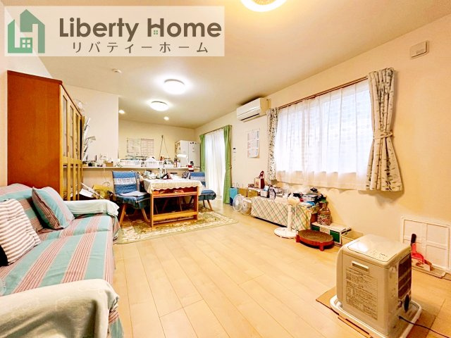 石岡市山崎　中古戸建の居間・リビング