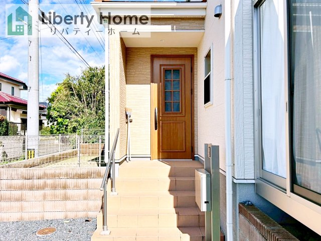 石岡市山崎　中古戸建のエントランス