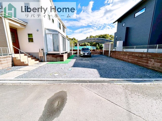 石岡市山崎　中古戸建の駐車場