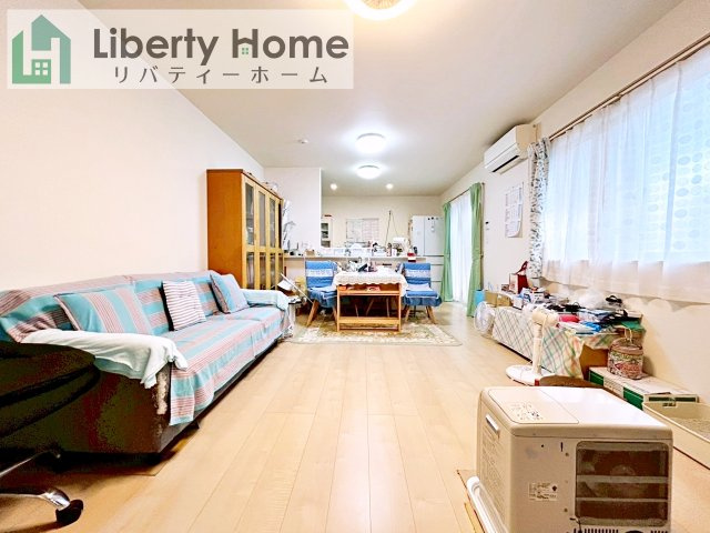 石岡市山崎　中古戸建の居間・リビング