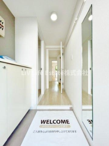 清水マンションの玄関