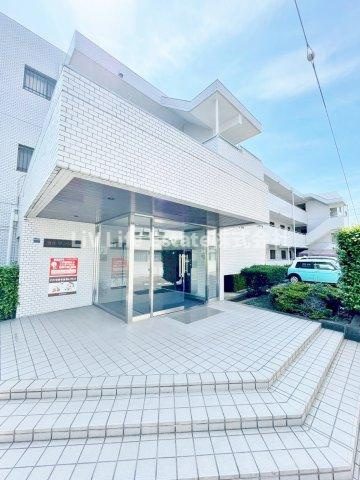 清水マンションのエントランス