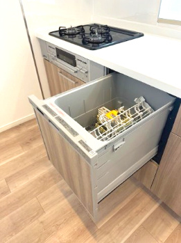 【キッチン】 | ファミール北大阪下新庄 | 使いやすいビルトイン食洗機付きで、食後の洗い物はおまかせ！家事の負担も軽減してくれます。