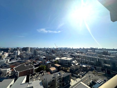 【展望】 | ファミール北大阪下新庄 | 12階からの眺望！街並みを大きく見渡す爽快な眺望と、降り注ぐ陽光は暮らしを豊かに彩ります。