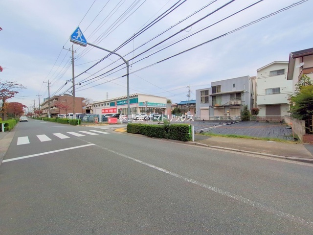 板橋区高島平1丁目　自然豊かな住環境　限定3区画の前面道路含む現地写真