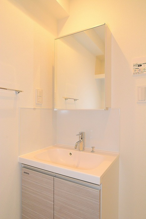 新品家具付きマンション亀戸16(KaGood東京)の洗面所