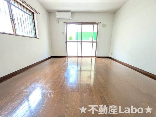 ウエストハイツの居間・リビング