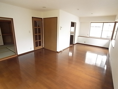 【居間・リビング】 | 矢作町497貸家 | ゆったりとしたリビングです