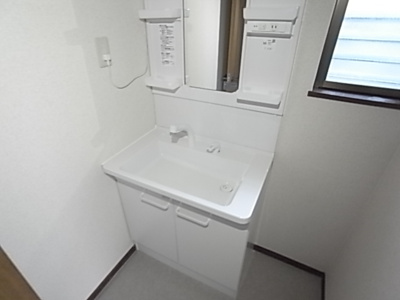 【独立洗面台】 | 矢作町497貸家 | 独立洗面化粧台が付いています