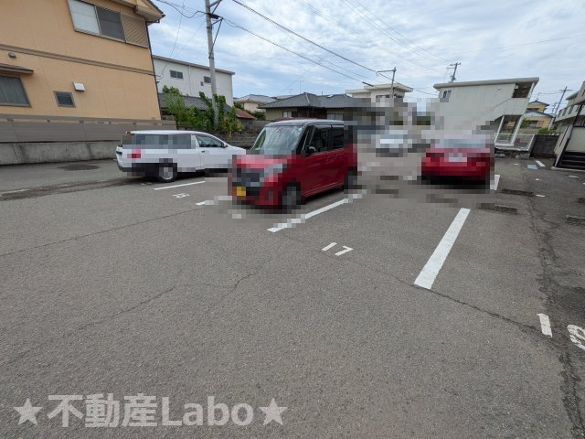グランコートフェイマスCの駐車場