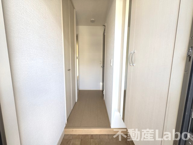 板野郡藍住町勝瑞字東勝地のアパートの玄関