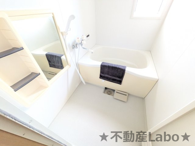 シャーメゾン上板 A棟の浴室