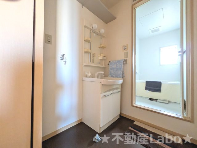 シャーメゾン上板 A棟の洗面所