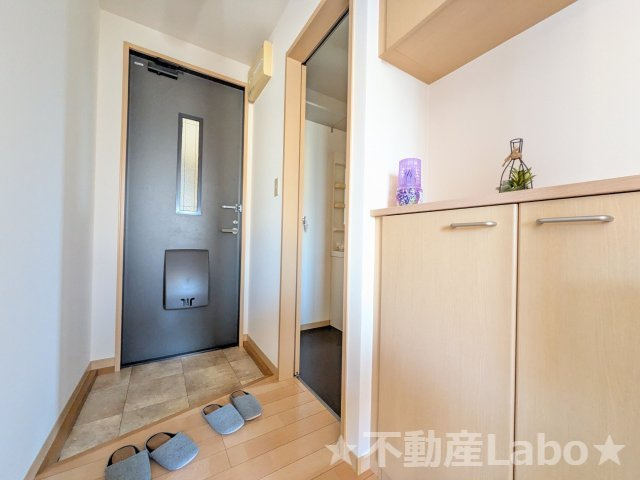 シャーメゾン上板 A棟の玄関