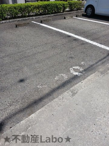 ジュネス99　Aの駐車場