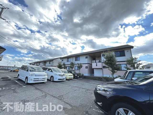 板野郡北島町中村字日開野のアパート