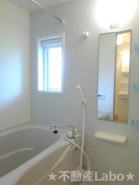 ラメゾンアンソレイエ　の浴室