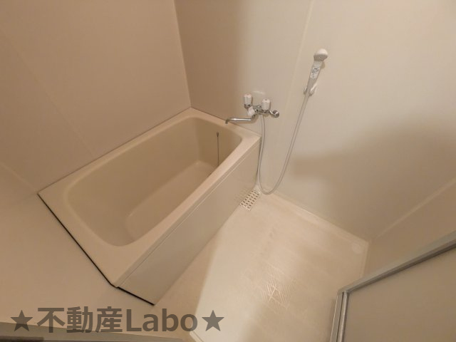 第1新見ハイツの浴室