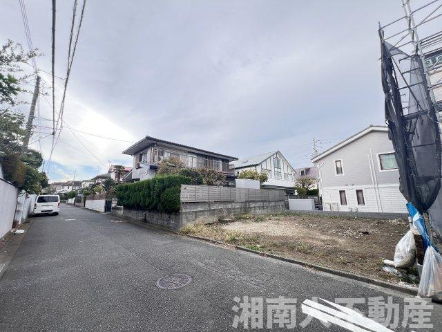 葉山町長柄１４１３－７２新築戸建ての前面道路含む現地写真|前面道路含む現地写真です