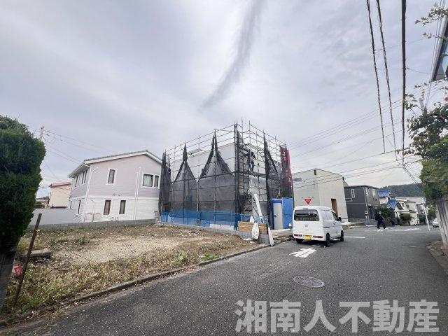 葉山町長柄１４１３－７２新築戸建ての前面道路含む現地写真|前面道路含む現地写真です