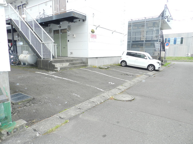 コロンの駐車場