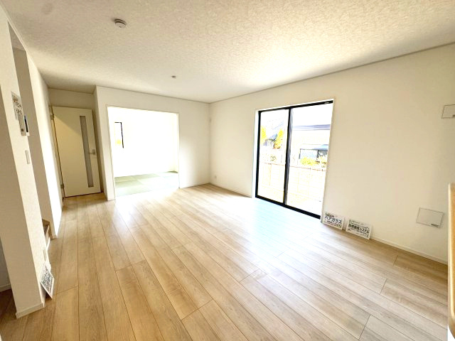 クレイドルガーデン前橋市関根町第3　１号棟の居間・リビング|シンプルで飽きのこない外観です。
