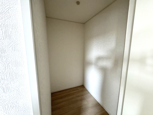 クレイドルガーデン前橋市関根町第3　１号棟の収納|2階洋室3収納ウオークインクローゼットです