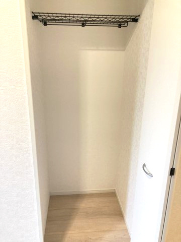 クレイドルガーデン前橋市関根町第3　１号棟の収納|廊下収納も標準装備！