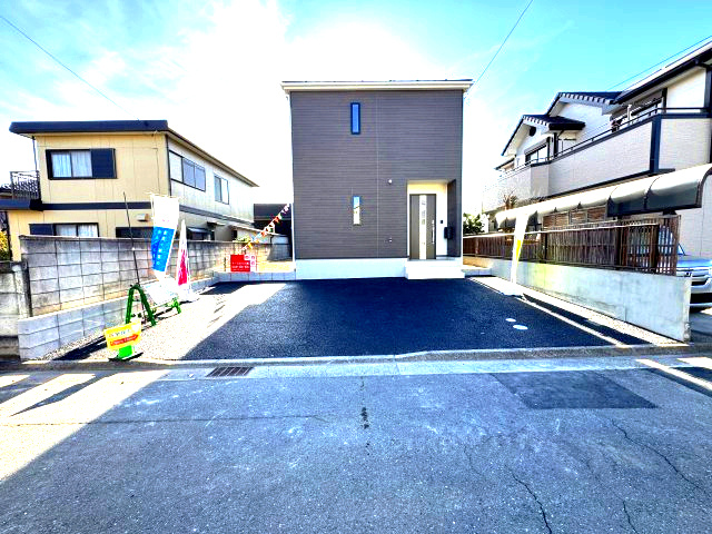 クレイドルガーデン前橋市関根町第3　１号棟の駐車場|駐車場もキレイに整備されています。並列３台以上駐車可能ですよ！