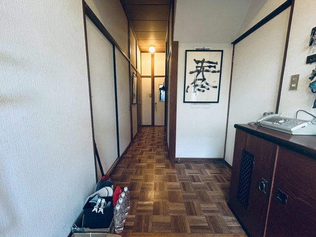 あきる野市伊奈　中古住宅の玄関