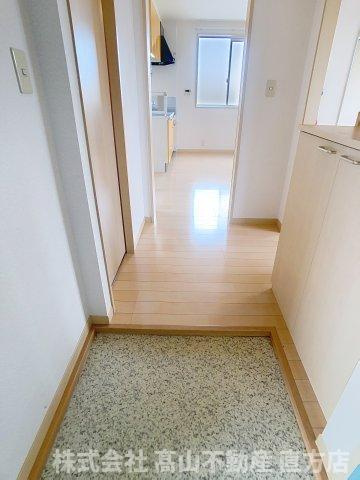 デューク沼口Ｄ棟の玄関