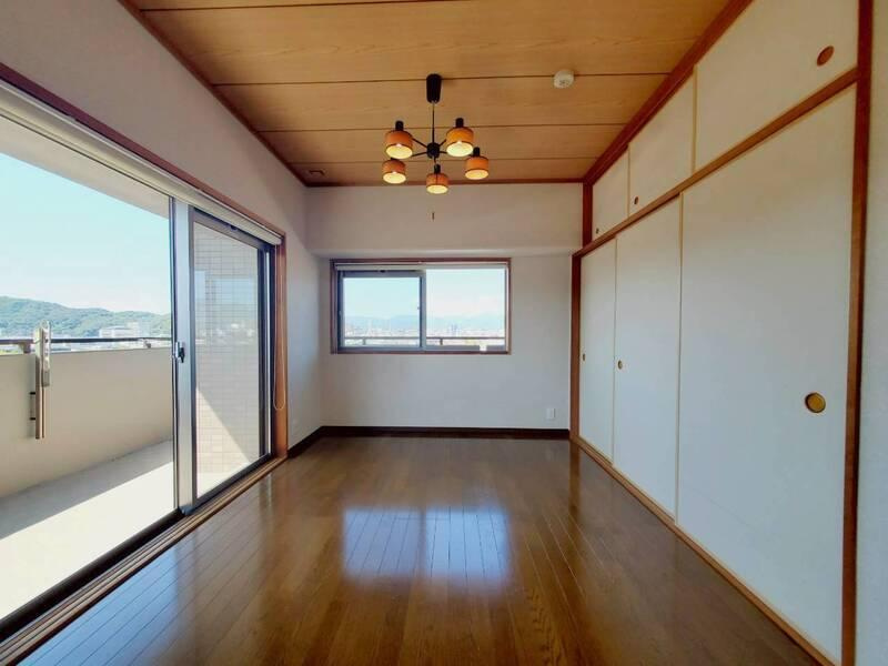 サーパス新田の洋室