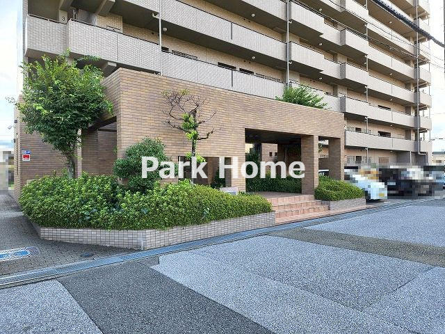 サーパス新田の玄関