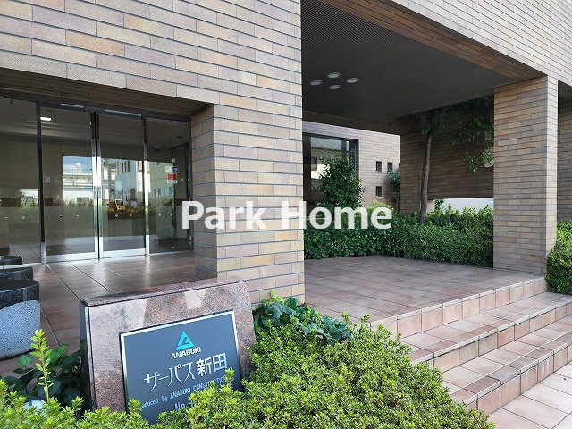 サーパス新田の玄関