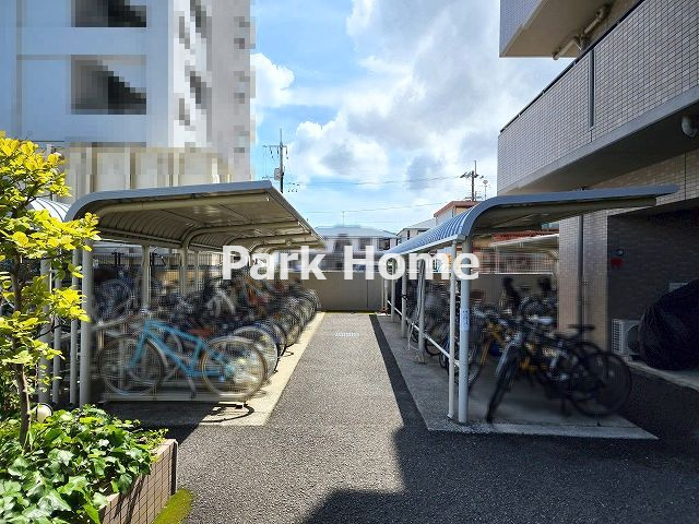 サーパス新田の駐輪場