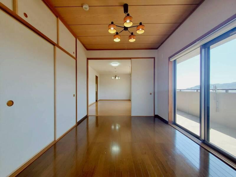 サーパス新田の洋室