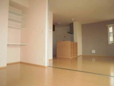 【居間・リビング】 | セピアコートC館 | ゆったりとしたリビングです