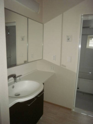 【洗面所】 | セピアコートC館 | 忙しい朝には欠かせない洗面所です