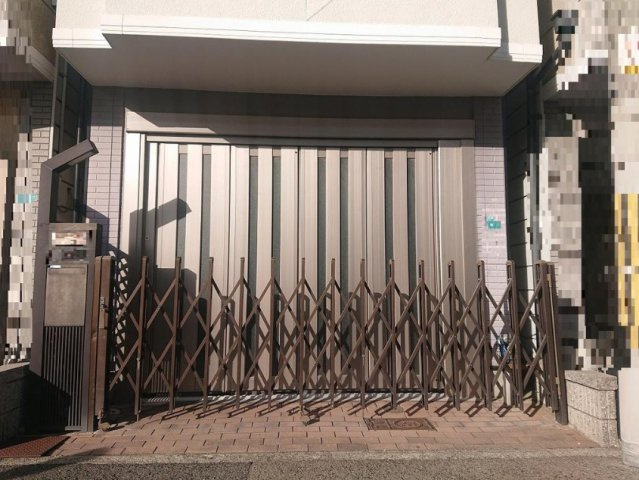 【駐車場】 | 平野区瓜破東8丁目 | シャッター付きガレージ、ハイルーフ車駐車可能です！