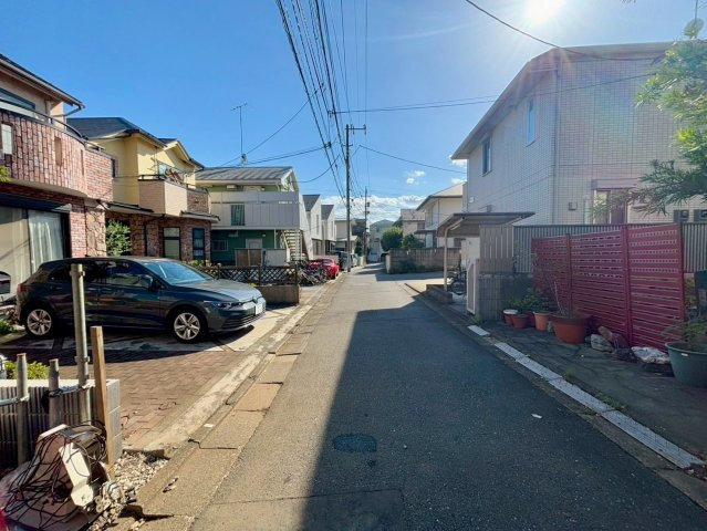 練馬区下石神井5丁目　新築戸建　残2棟の前面道路含む現地写真|2025年10月17日撮影

ご内見希望・資料請求などお気軽にお問い合わせ下さい！
03-5990-5201