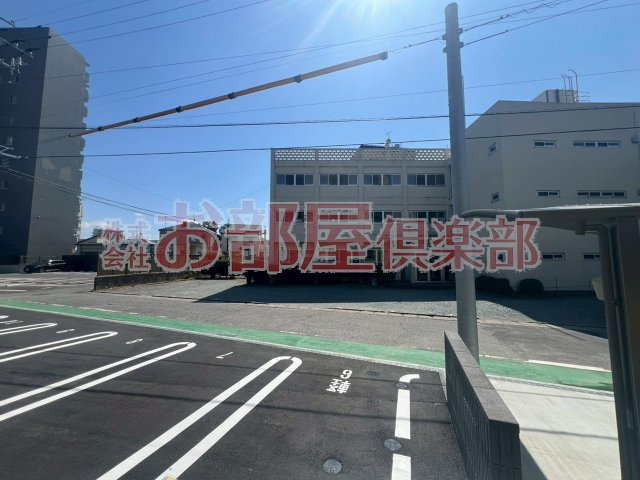 ディールームニシマチの駐車場
