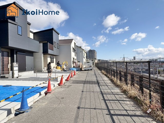 明石市朝霧南町3丁目第2　全3棟　1号棟　新築戸建のエントランス|【ホームページに現地動画掲載中】●年中無休：当日予約可●前面道路は幅員4ｍです。交通量も少なく安心！