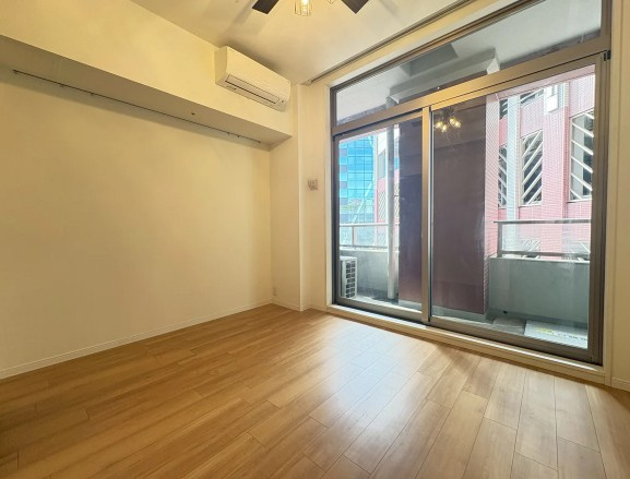 ザ・タワーズ台場　ＷＥＳＴ棟の洋室|6帖のベッドルームはシェルフ付のWICがあります