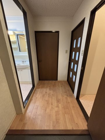 マンション新屋の玄関